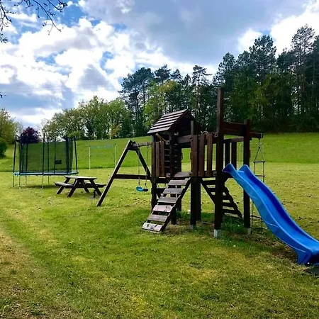 La Tour Du Fauconnier Hébergement de vacances *