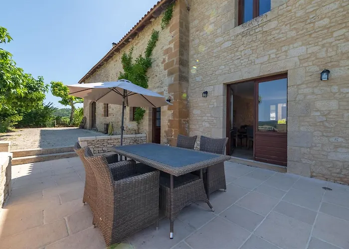 La Tour Du Fauconnier * Sergeac